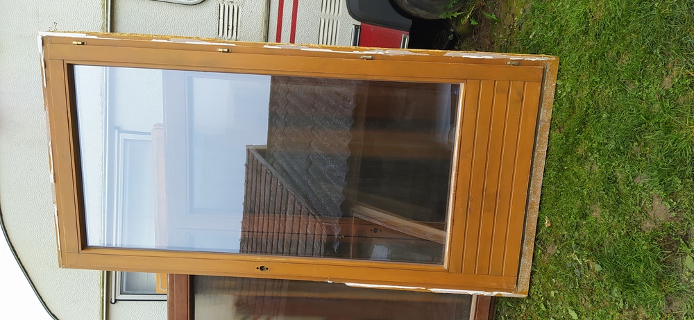 Fa hőszigetelt erkély ajtók egyben is eladók elcserélhetők csak nyílók 9 db 95 x 223 és 1 db106 x 212 az aljából mindnek kb 5 cm levágható ill, fentről 2 cm. Egyben 25 ezer ft/db.