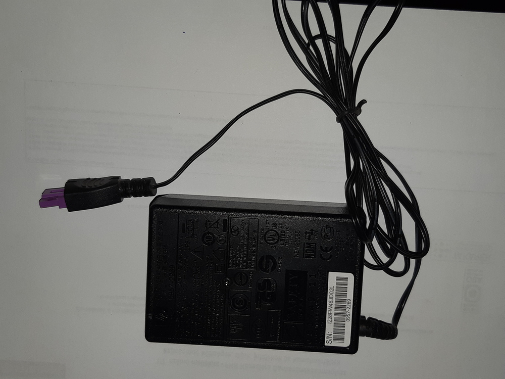 HP adapter lila dugós 32V 625mA