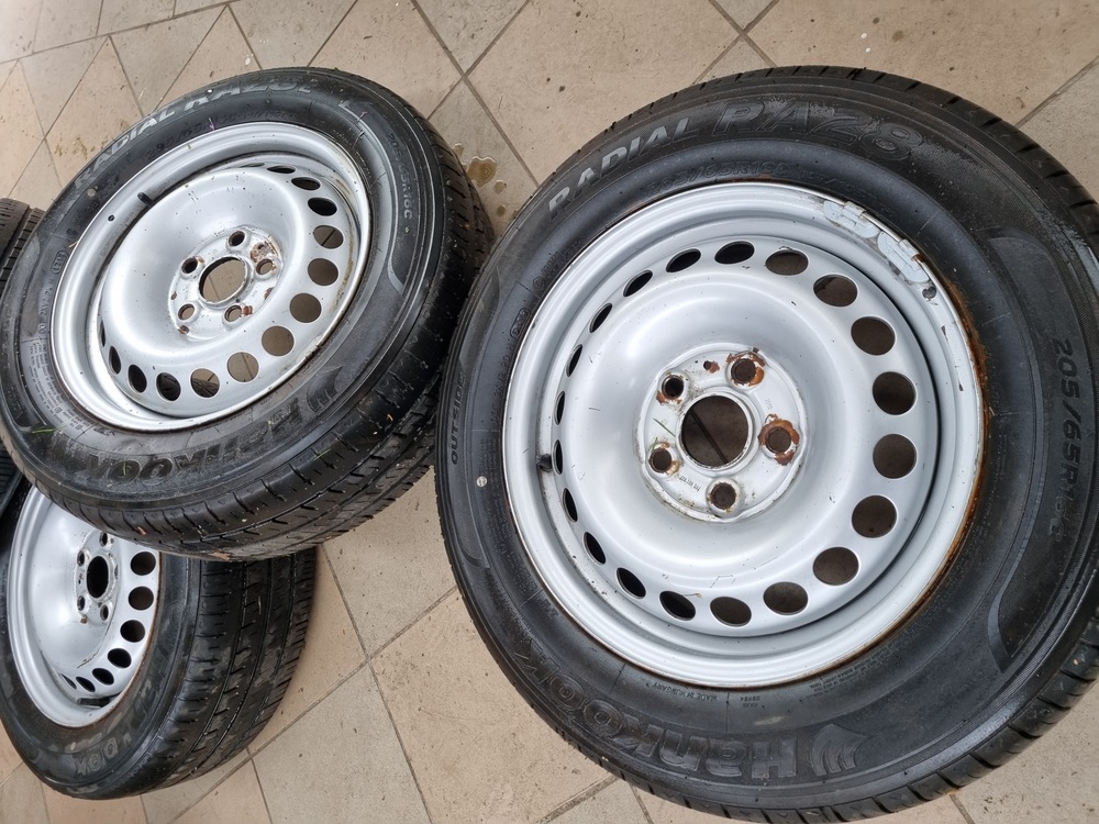 VW T5 Transporter Lemezfelni+gumi(Hankook 205/65R16C Nyári gumi,4.5mm,Dot:1717
