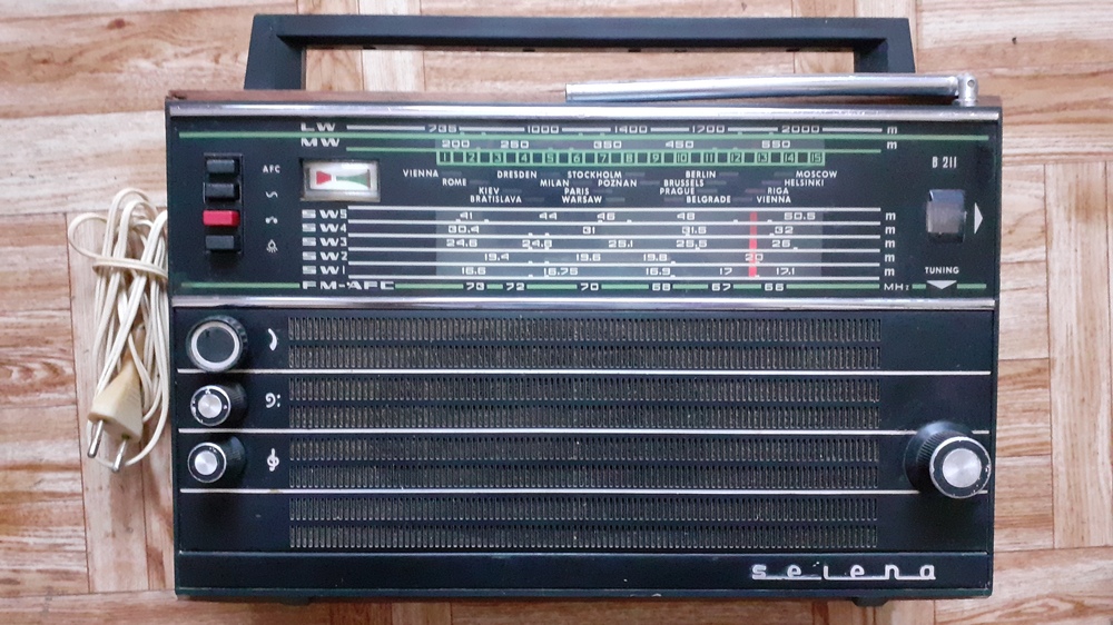 Selena B-211 rádió
