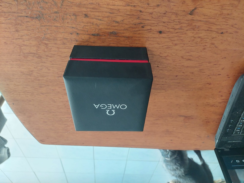 Omega óratartó doboz