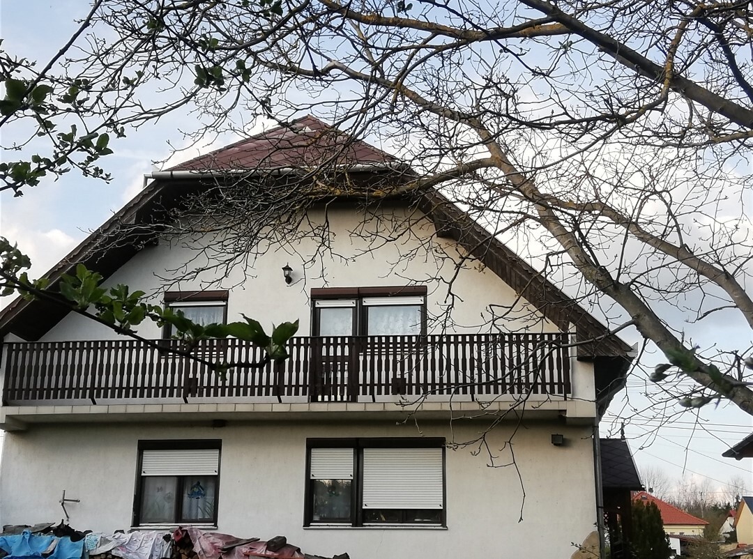 Herenden 2001-ben épült, 175m2-es, kétszintes családi ház eladó