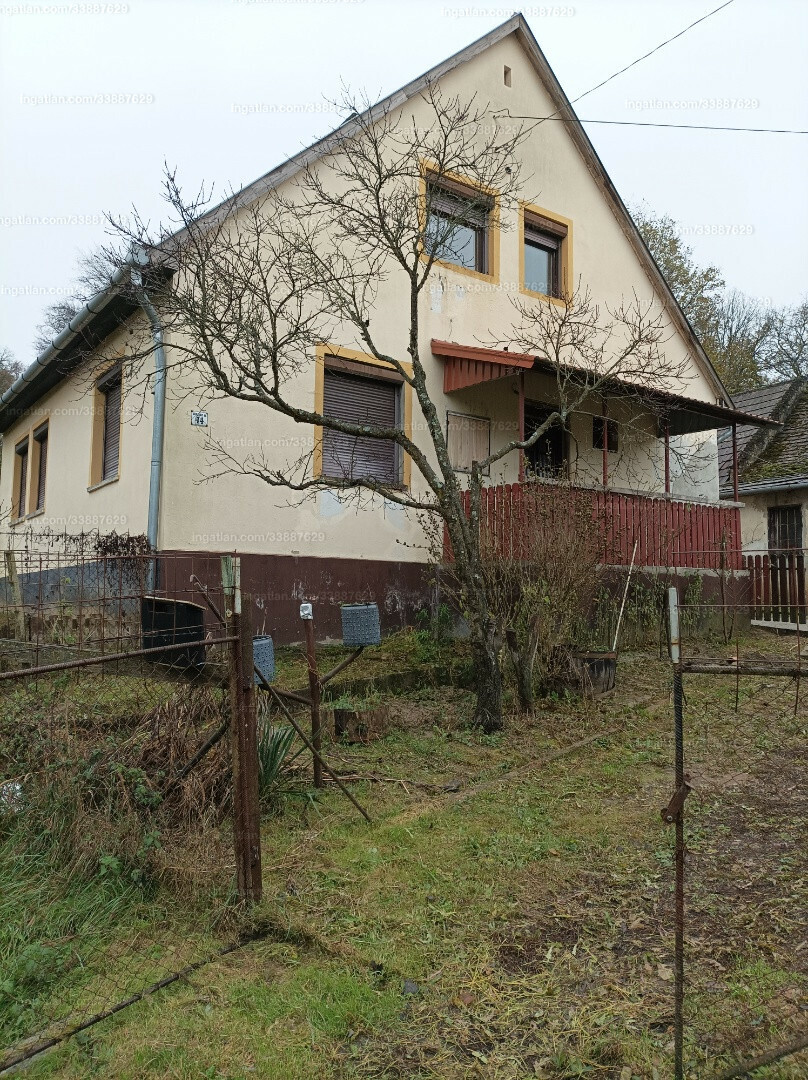 Szenna községben 105nm-es, kétszintes, 2+3 szobás családi ház eladó