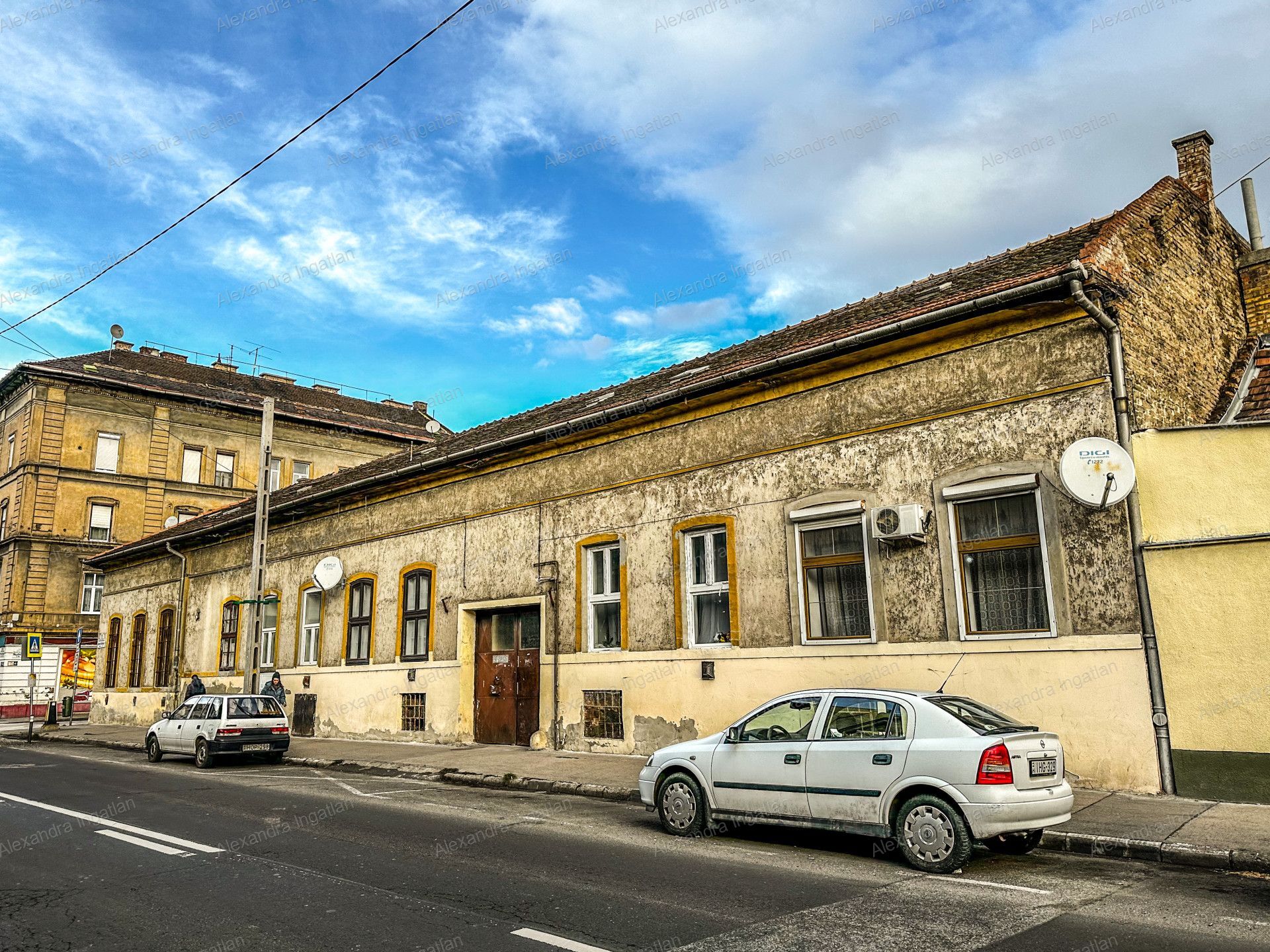 Felújítandó 125nm-es pince a VIII. kerületben, a Karácsony Sándor utcában eladó!