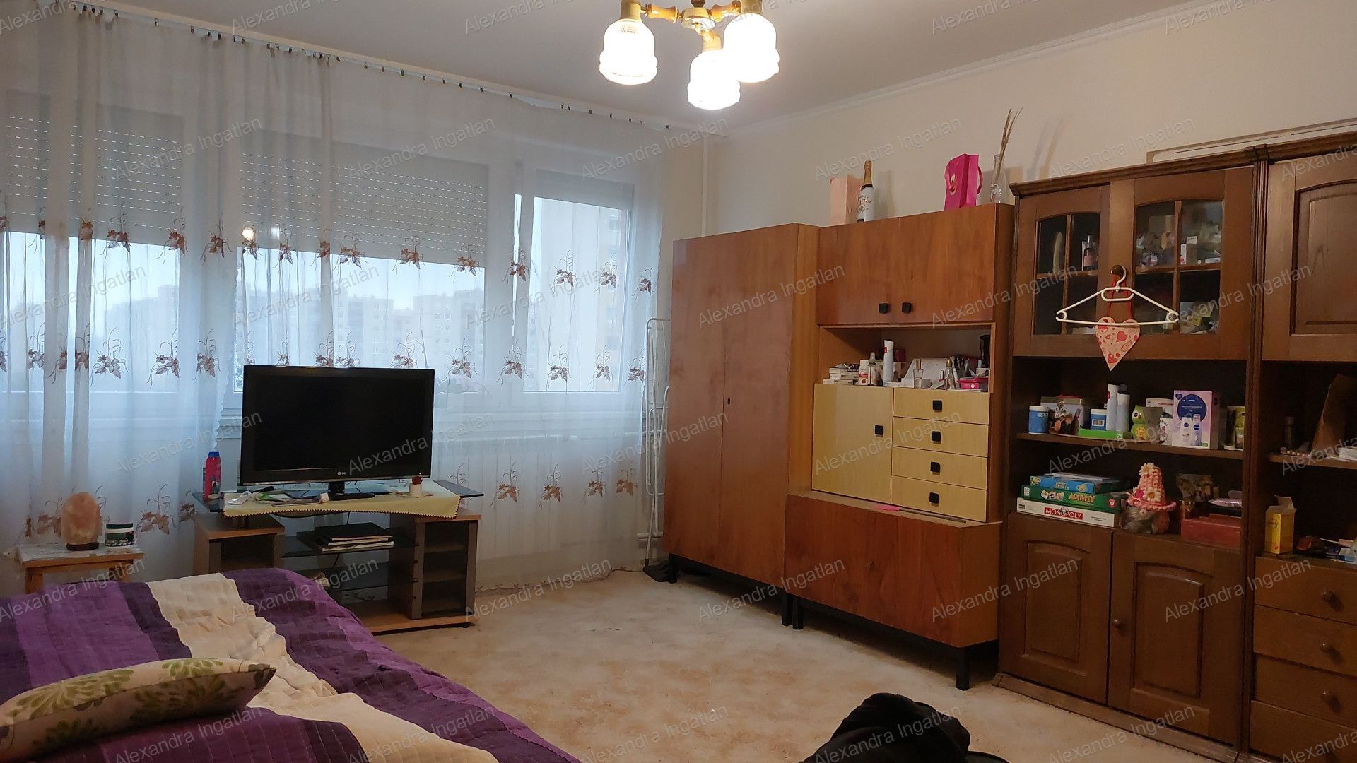 Kőbányán eladó 2 szobás parkra néző panorámás panel lakás.