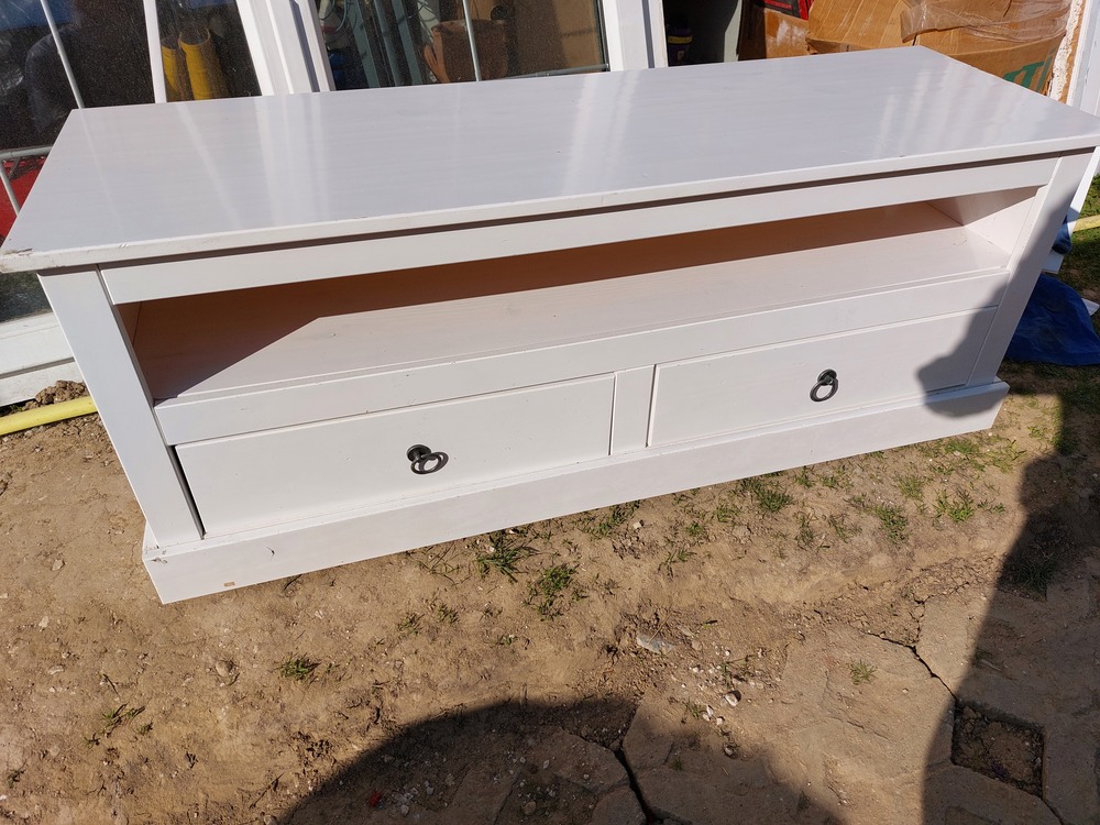 Festett fehér fa kis szekrény a képen látható állapotban sz;118 mag,45 mély;40 cm .Eladó-elcserélhető ár;25 ezer ft.