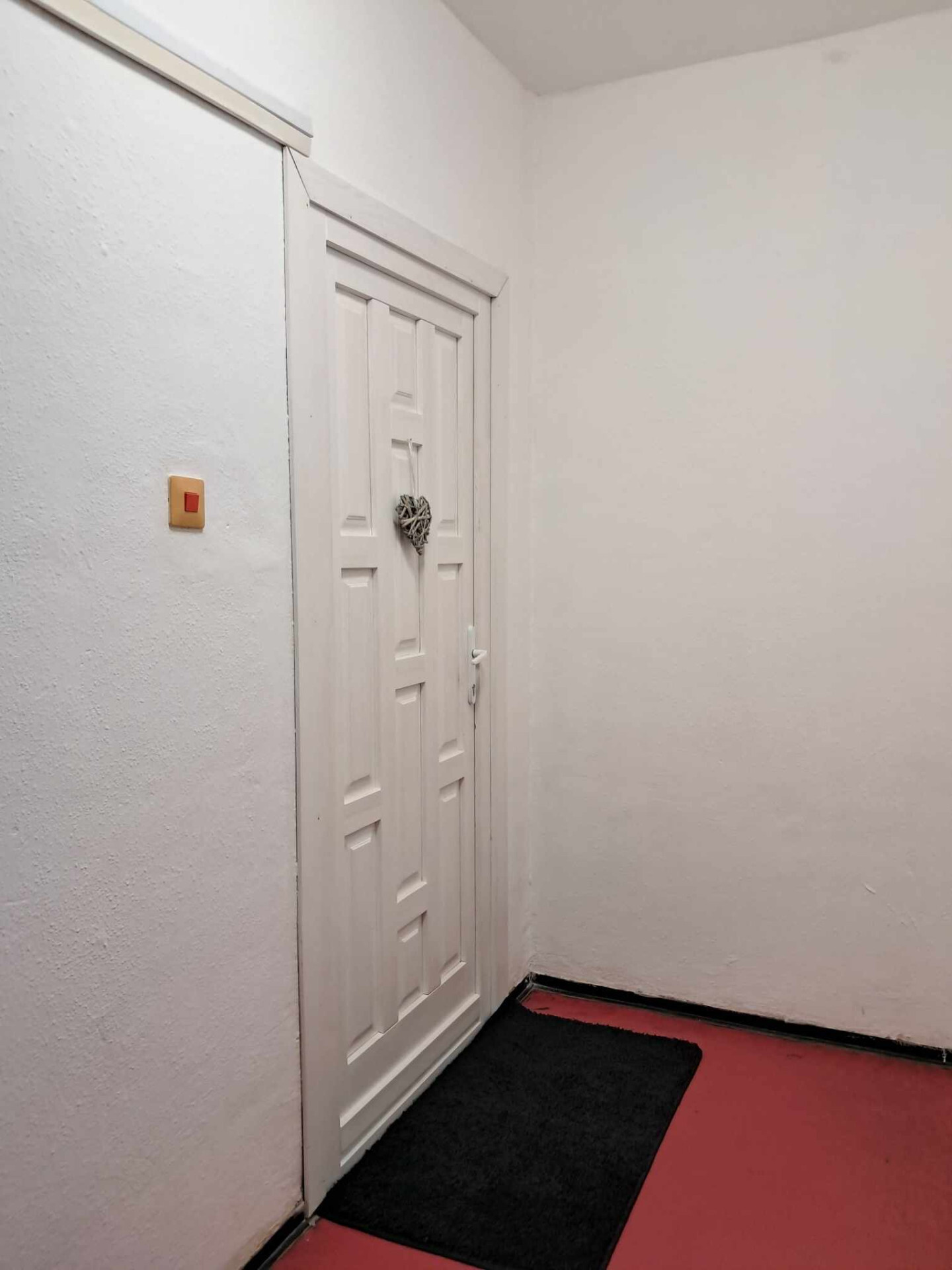 Szolnok panellakás kiadó!