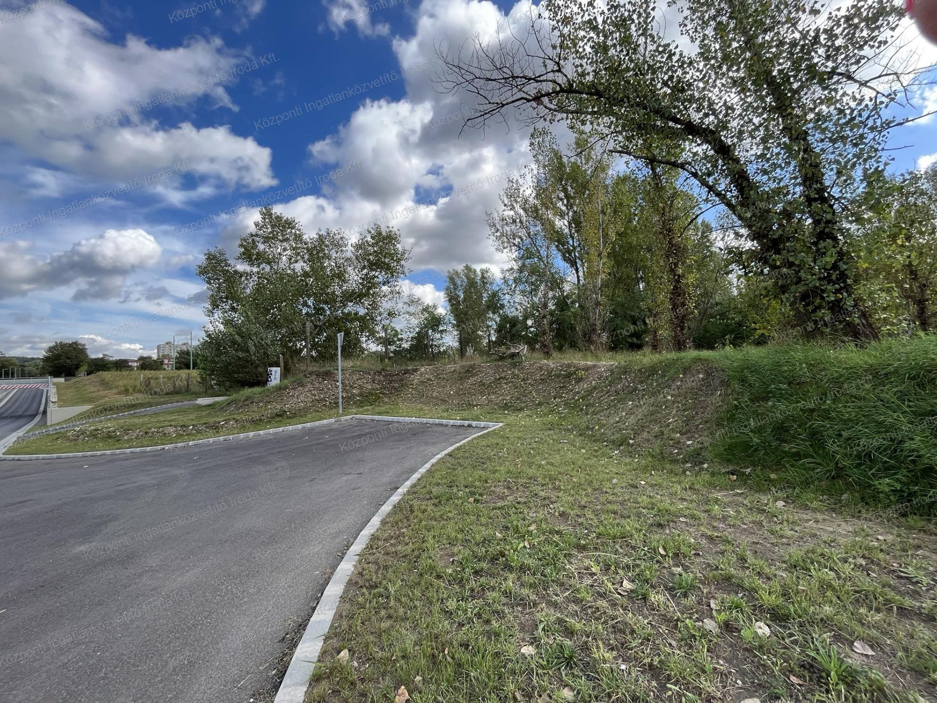 Tatabányán Bánhidán 2000 nm-es építési telek eladó