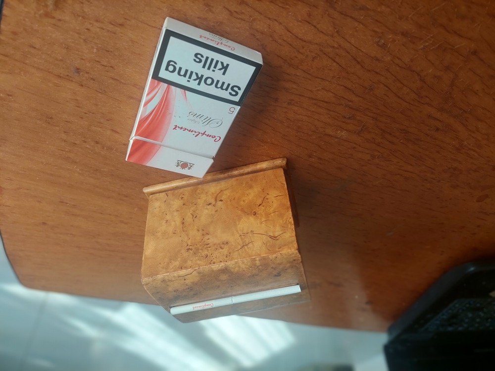 Retro fa cigaretta adagoló kináló (juhar?)