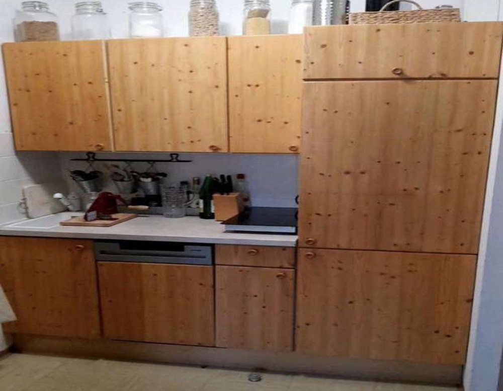 Fenyőfrontos mini konyha 180 cm a képen látható állapotba mosogató gép bekapcsolásig tesztelt kis mosogatóval. Méret sz-mag-mély. Jobbról mérve. Magas szekrény;60 x 58 x 185 + láb. 30 x 58 x 70 +láb. mosogató gép;45 x 55 x 70 mosogató alatti;42 x 58 x 70 Felül.30 x 35 x 67 45 x 35 x 67 42 x 35 x 67