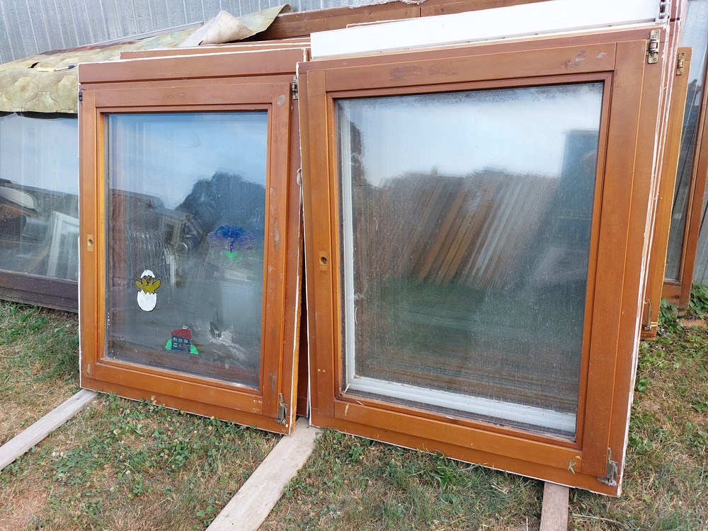 Sz;94 m;124 de felülről 8 cm levehető igy 116 cm bukó-nyiló hőszigetel 2 réteg üveg egybe történő vételnél 30 ezer ft% db egyben el is cserélem.