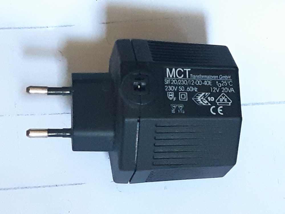 MCT AC adapter 12V 20VA működő
