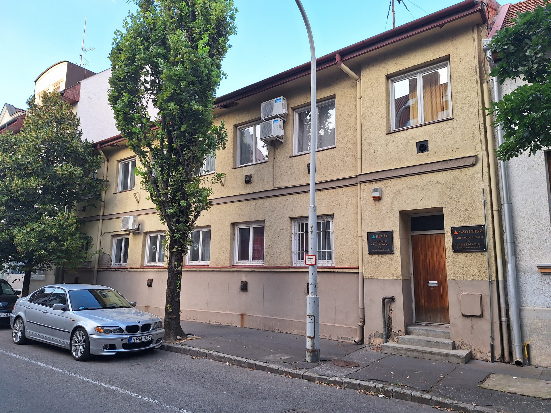Belvárosi irodaház eladó