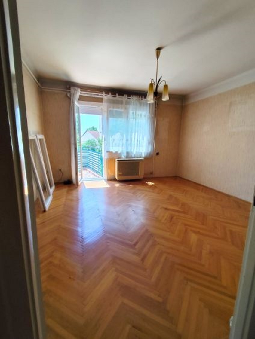 AZONNAL KÖLTÖZHETŐ LAKÁS ELADÓ SZOLNOKON