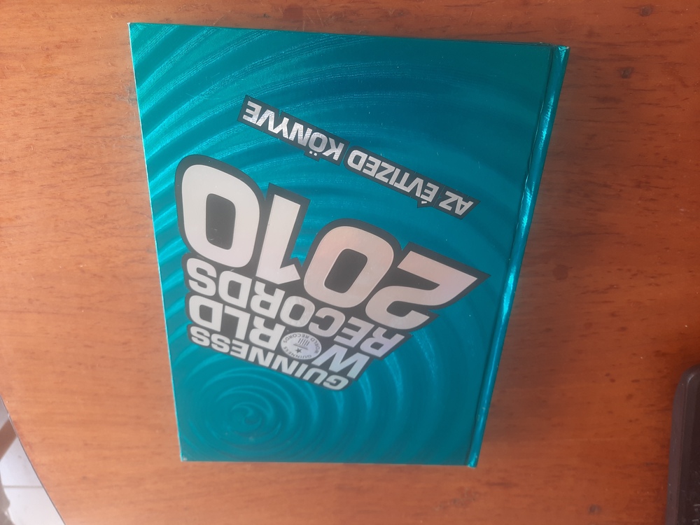 Guiness rekordok könyve 2010 Az évtized könyve