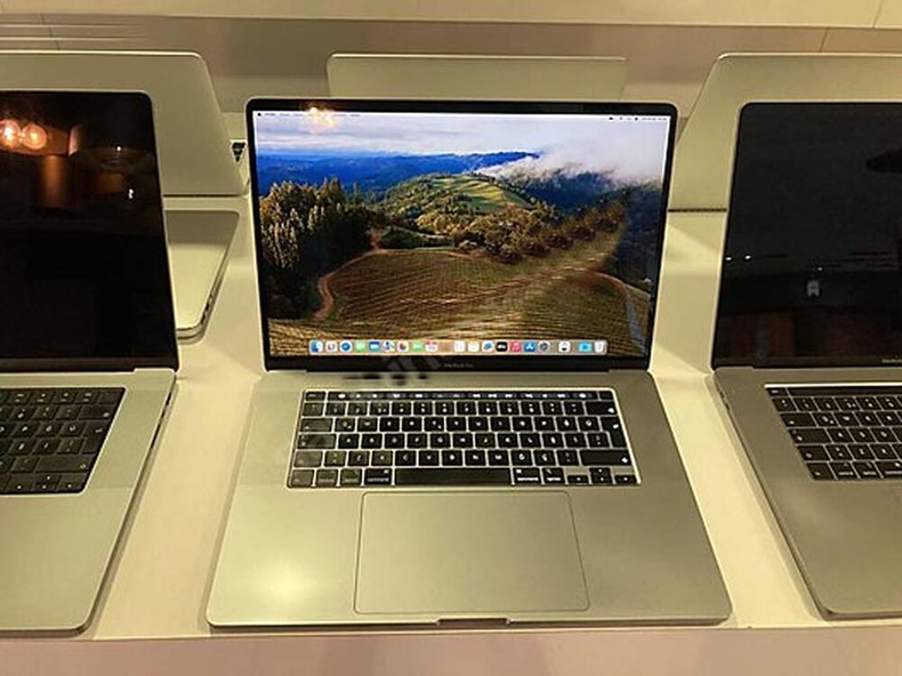 1600+ új laptop, vagy ez: Apple MacBook Pro 13.3 A1707  a Dr-PC-től