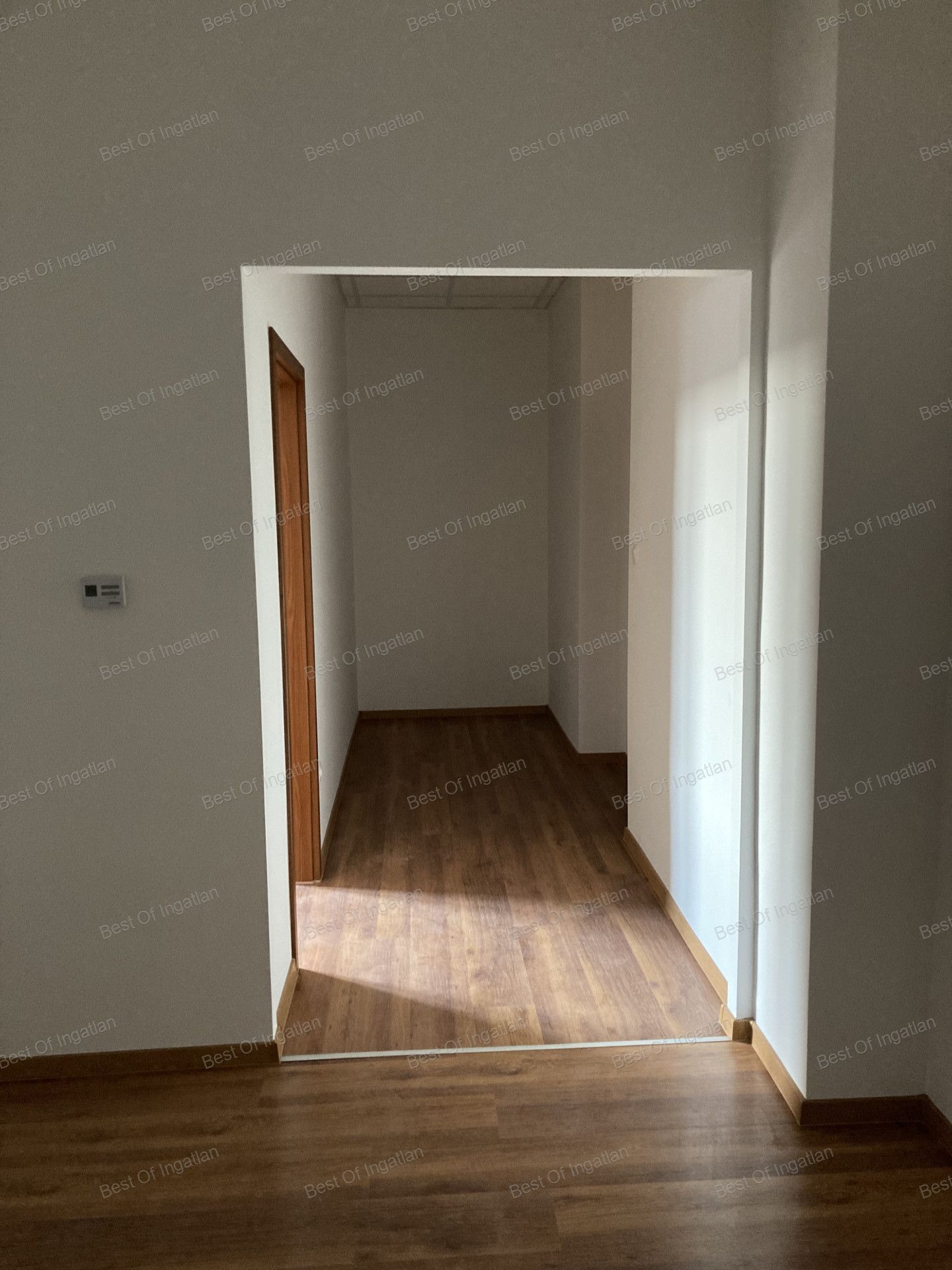 Győr-Belvárosban első emeleti, 82 m2-es, 3 szobás téglalakás irodának kiadó!