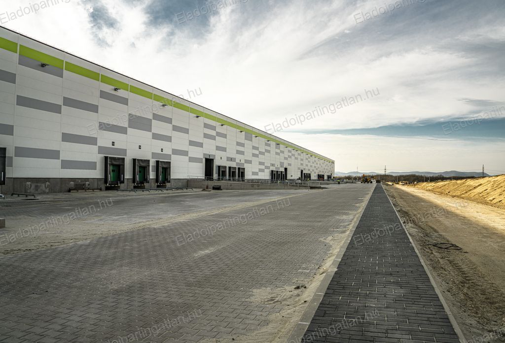 Raktár kiadó 17 059 m2 Fót M3-as autópálya mellett 