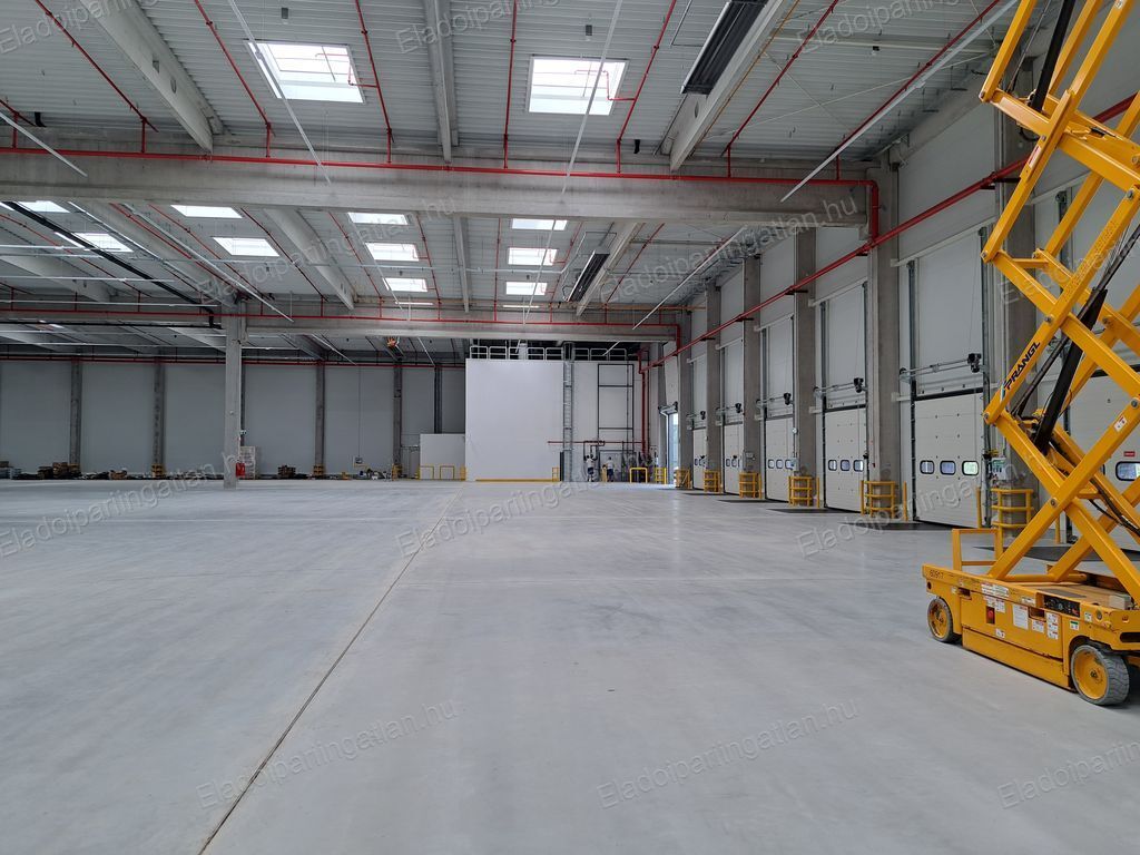 Kiadó raktár Törökbálint 1 256 m2 M1-M7-es autópálya mellett