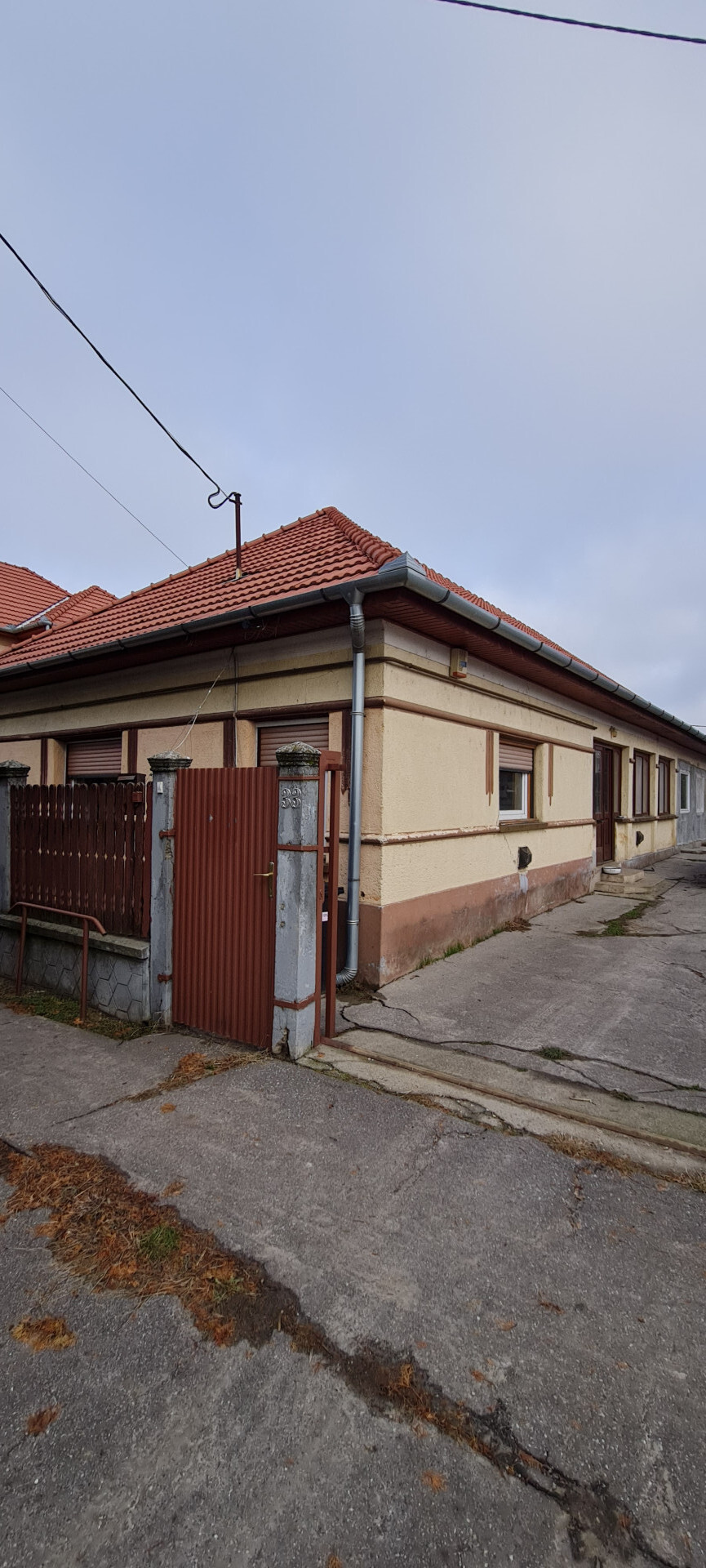 Tápiószentmártonban Hitelképes, Új tetős családi ház eladó!