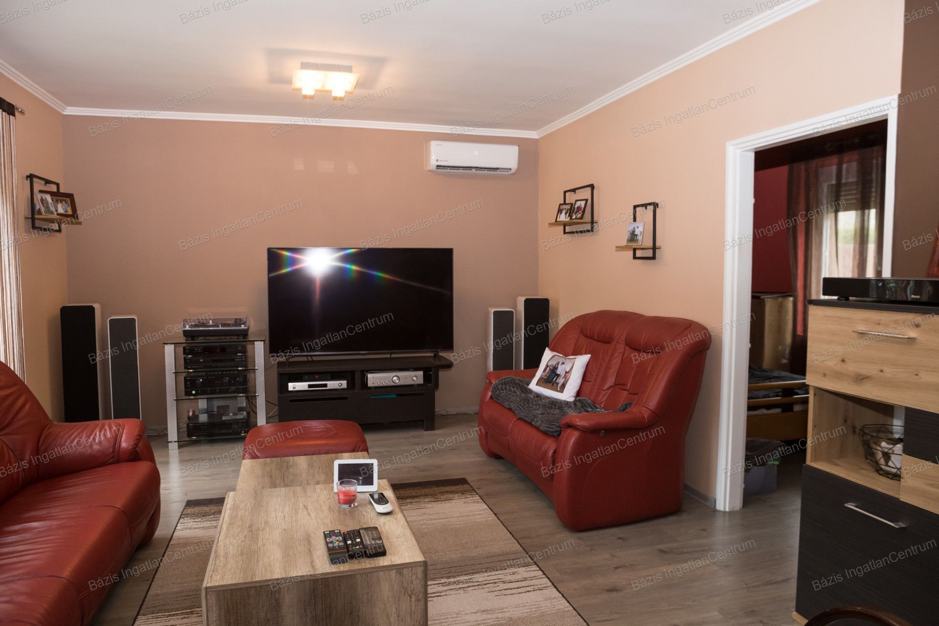 Baja, Katonavárosi részében, igényesen kialakított, 90 m2-es ikerház eladó