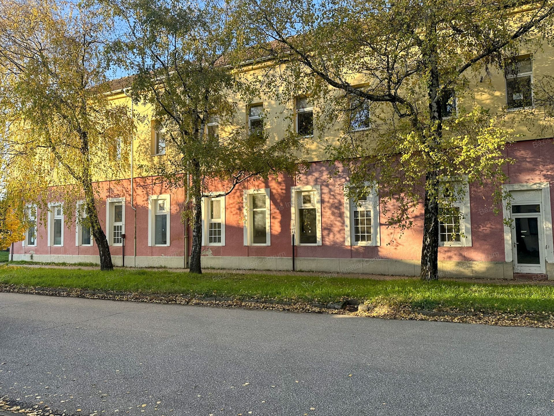 Bácsalmás központjában, felújítandó, 262 nm-es üzlet eladó