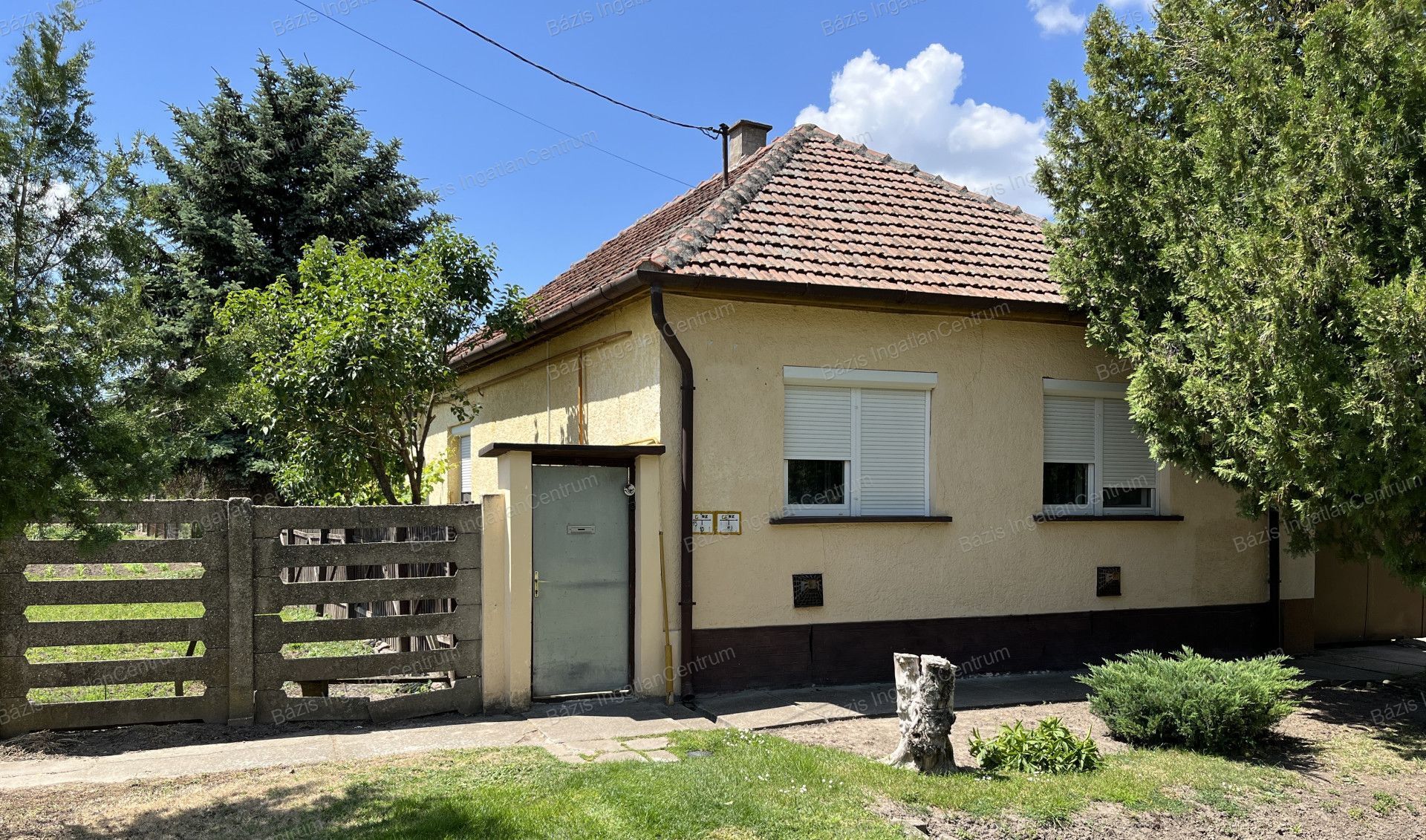 Bácsalmáson, a központhoz közel családi ház eladó 