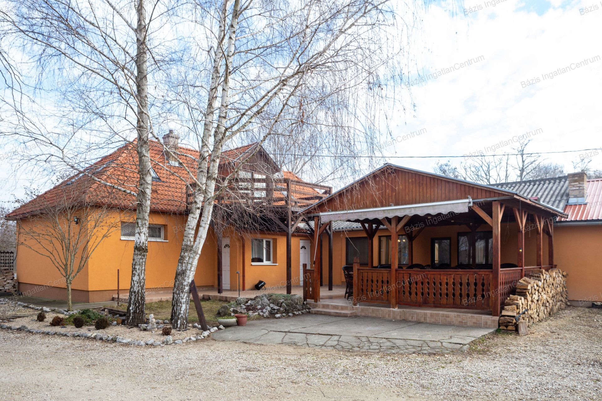 Baja külterületén hangulatos, csárda jellegű étterem eladó