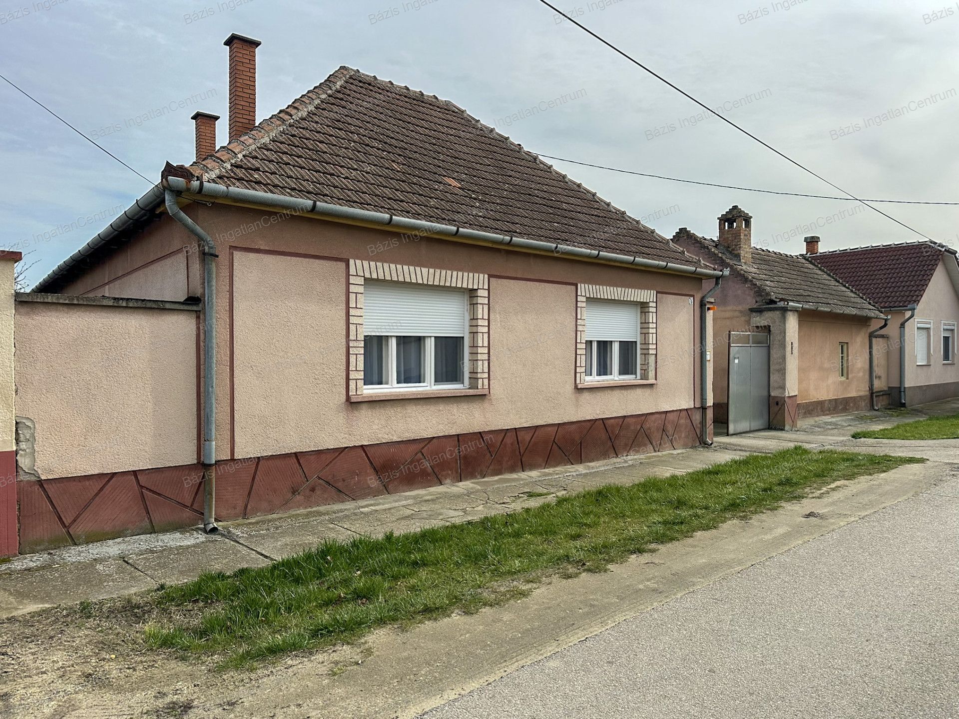 Mélykút központi részén, 155nm-es családi ház eladó