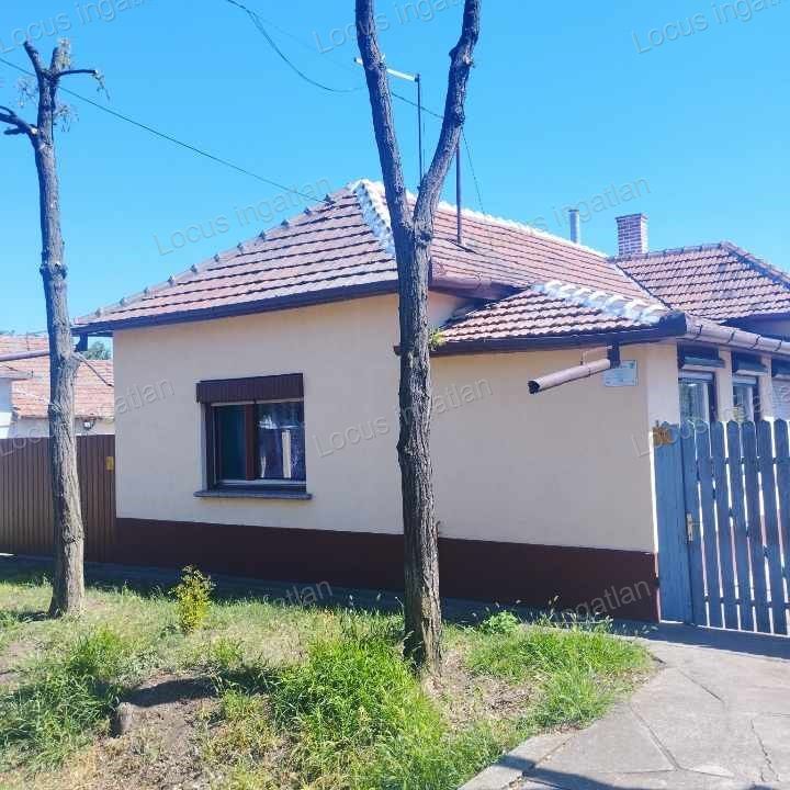 Törökszentmiklóson felújított kis családi ház eladó