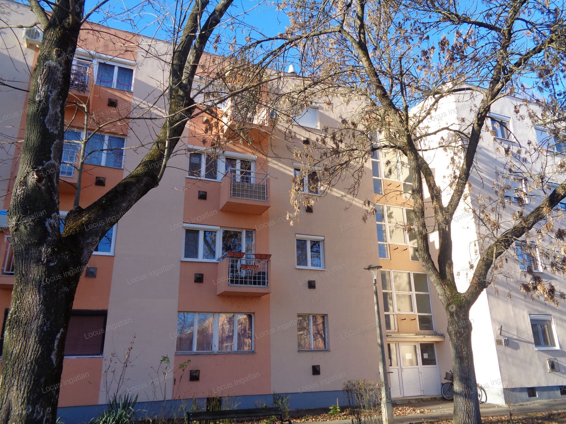 Szolnokon a Tallinn városrészben lakás eladó