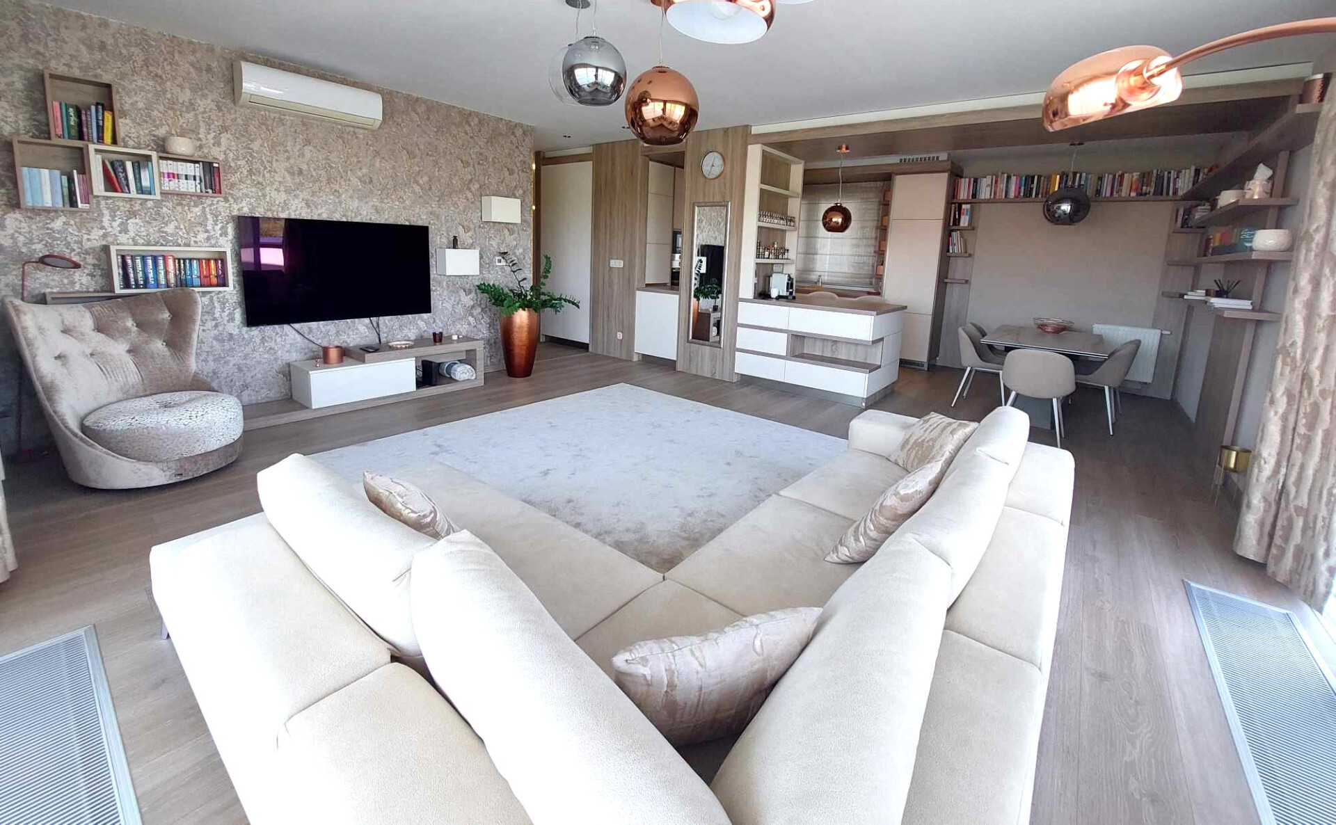 Tatabányán Penthouse lakás eladó!