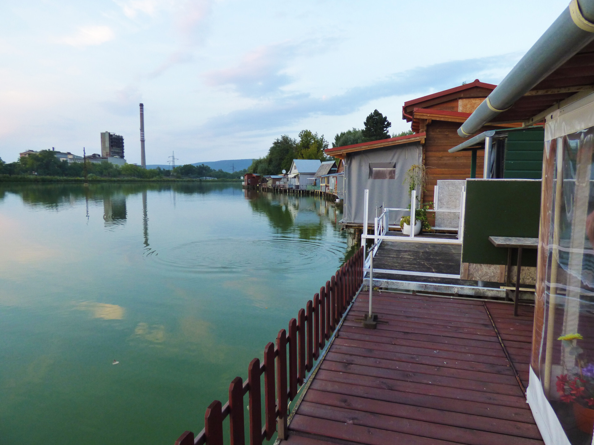 Tatabányán az Erőmű tónál horgász ház a teljes berendezéssel Eladó!