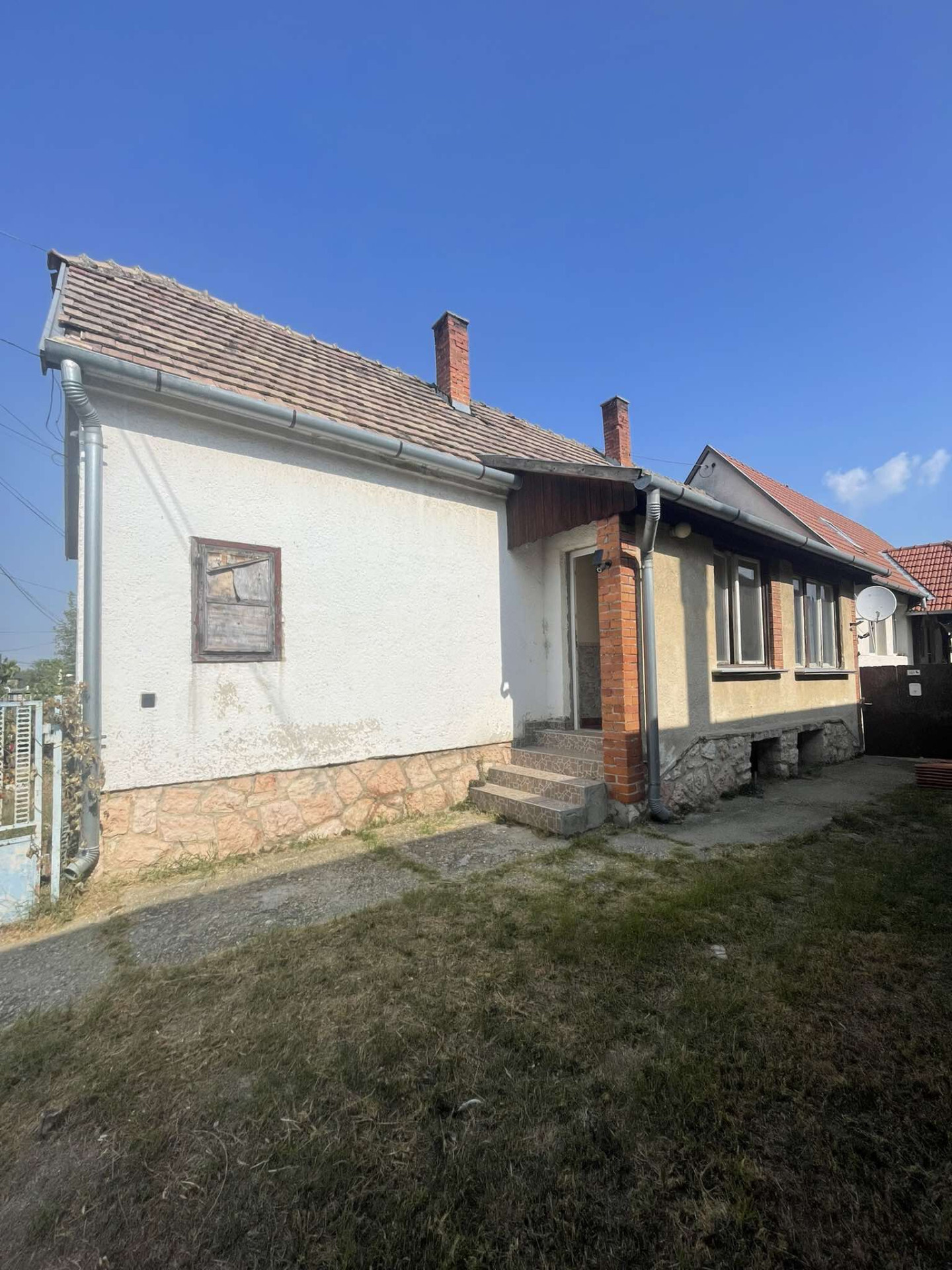 Eladó házrész Császáron!