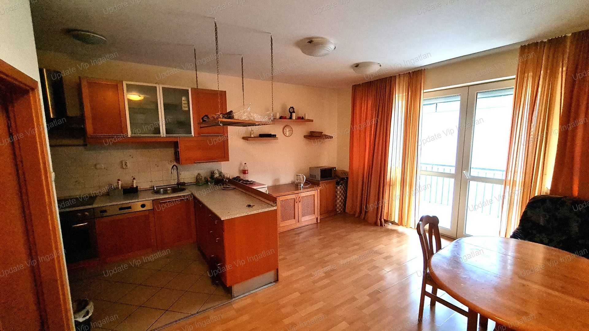 Siófok belvárosban, víztoronytól néhány lépésre lakás eladó!