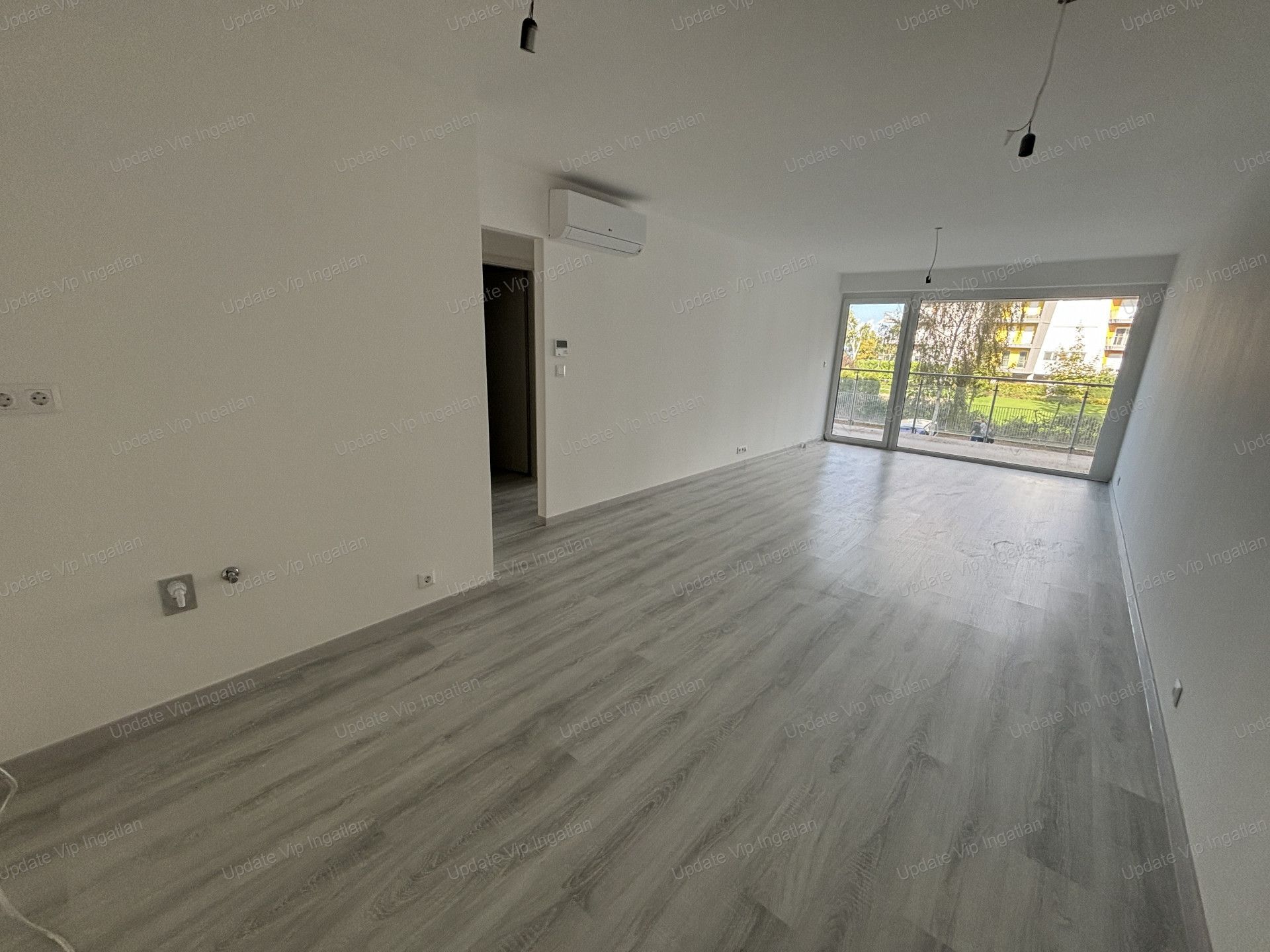Siófok széplakon, újépítésű, vízparti, balatoni panorámás, medencés lakás eladó!