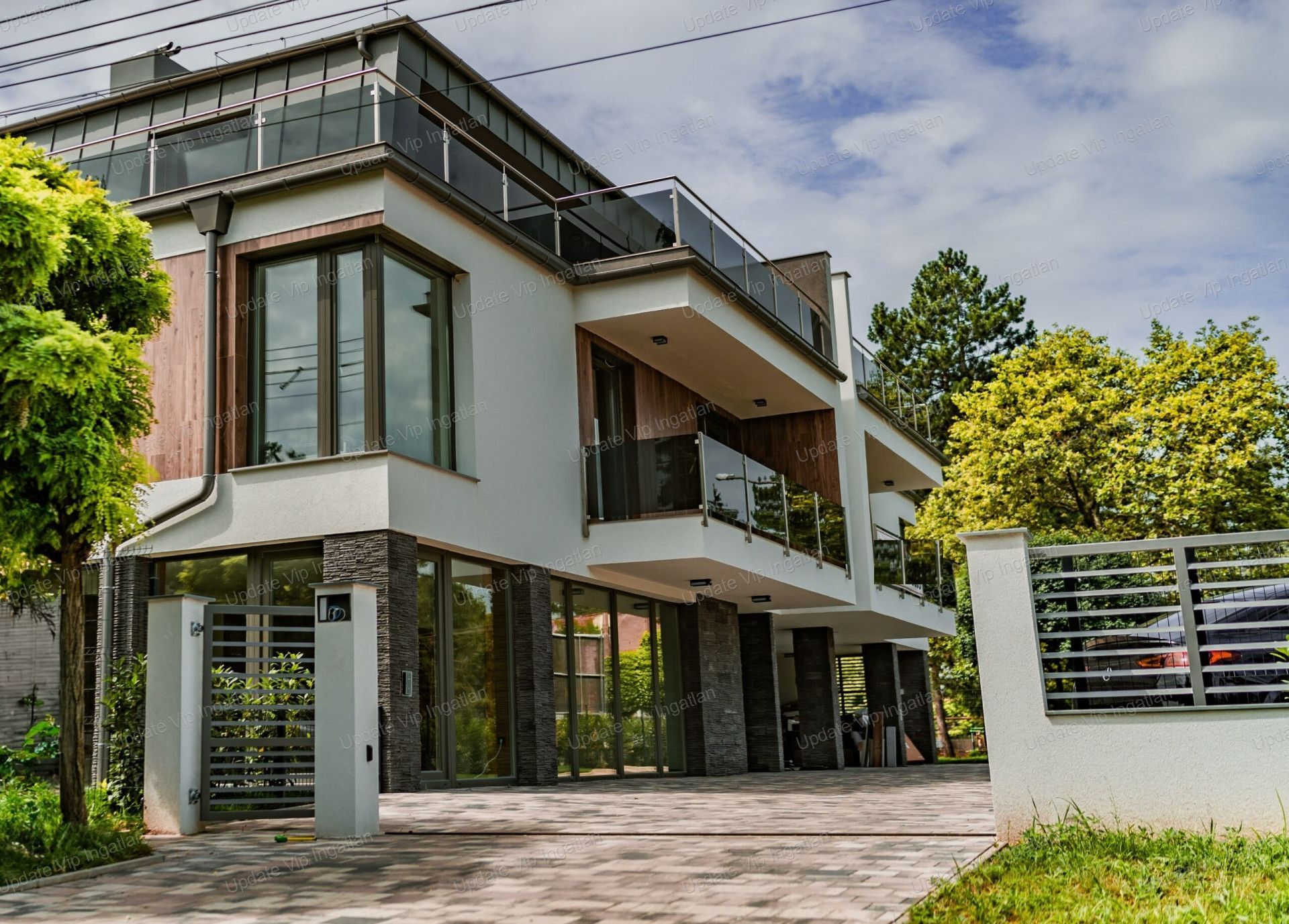 Zamárdiban, vízközeli (Balaton kb. 50m!) újépítésű lakás eladó!
