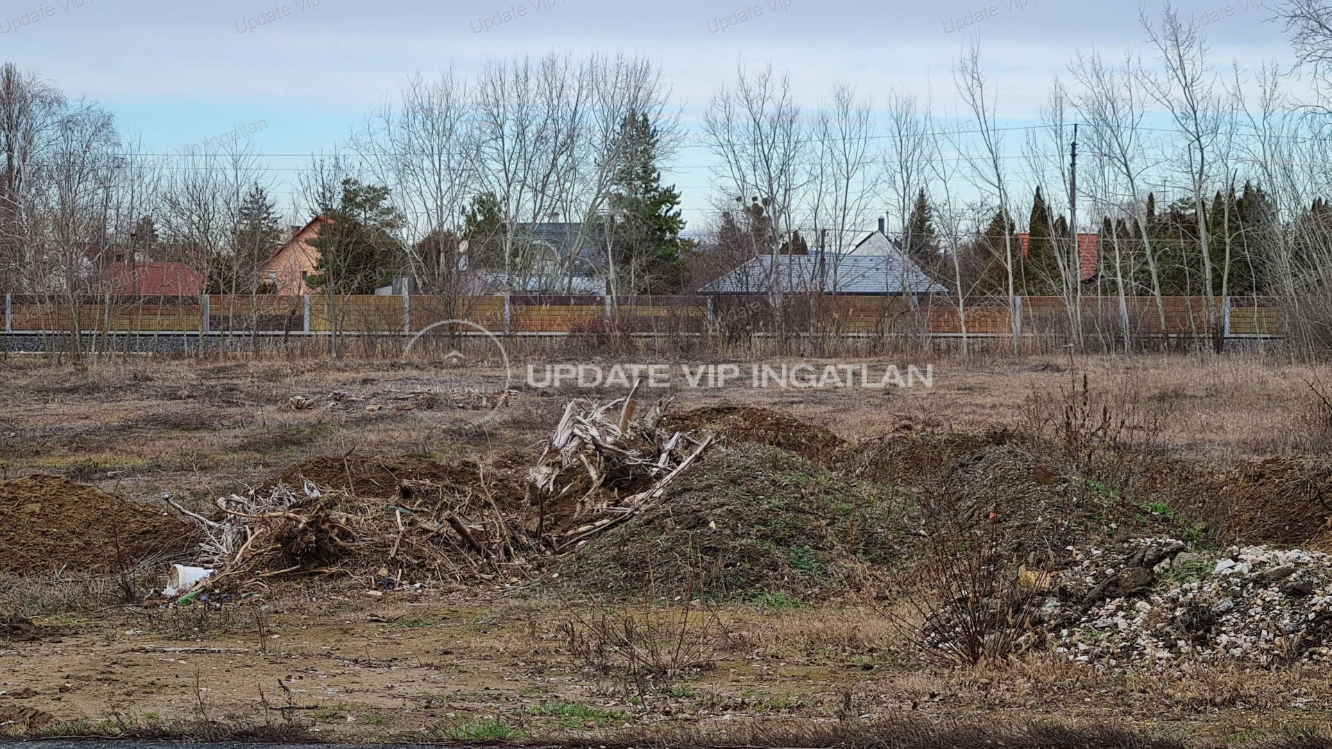 Befektetők figyelmébe! balatonszárszón vízközeli telek eladó!