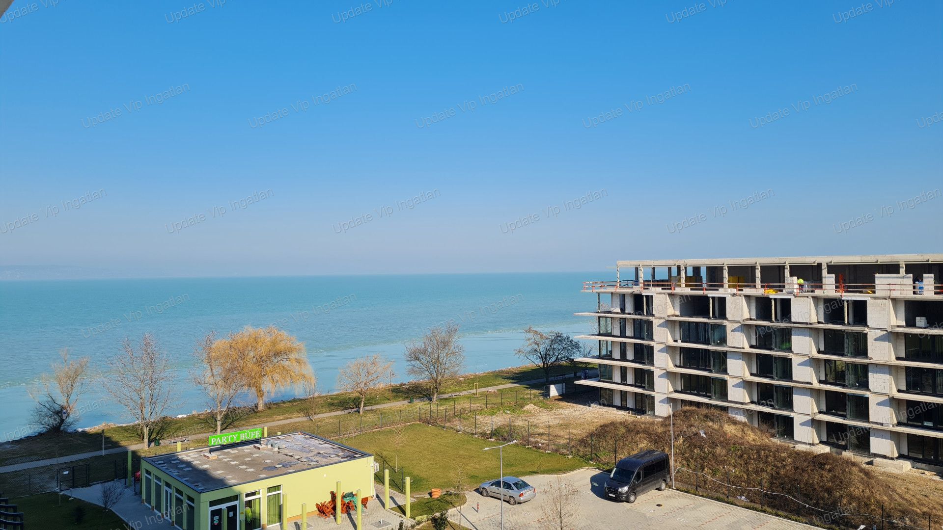 Siófok ezüstpart/széplak határán, új építésű, vízparti, panorámás lakás eladó!