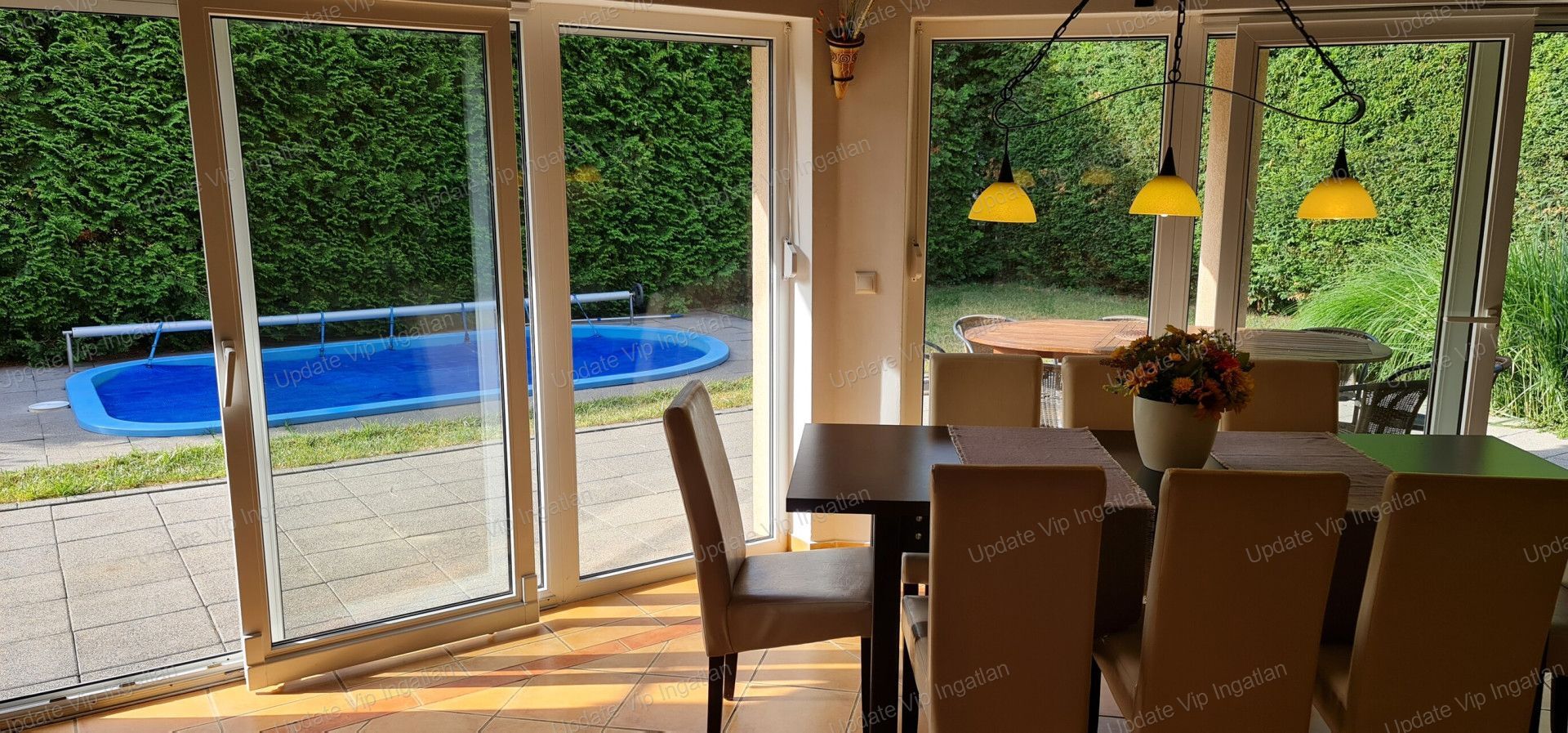 SIÓFOK SZABADIFÜRDŐN KÉTSZINTES, MEDENCÉS, JACUZZIS CSALÁDI HÁZ ELADÓ!