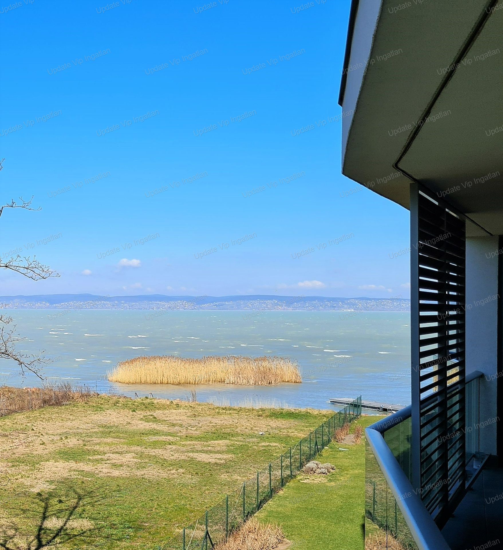 SIÓFOK EZÜSTPARTON, LUXUS, VÍZPARTI, BALATONI PANORÁMÁS,  SAJÁTVÍZPARTOS, MEDENCÉS LAKÁS ELADÓ!