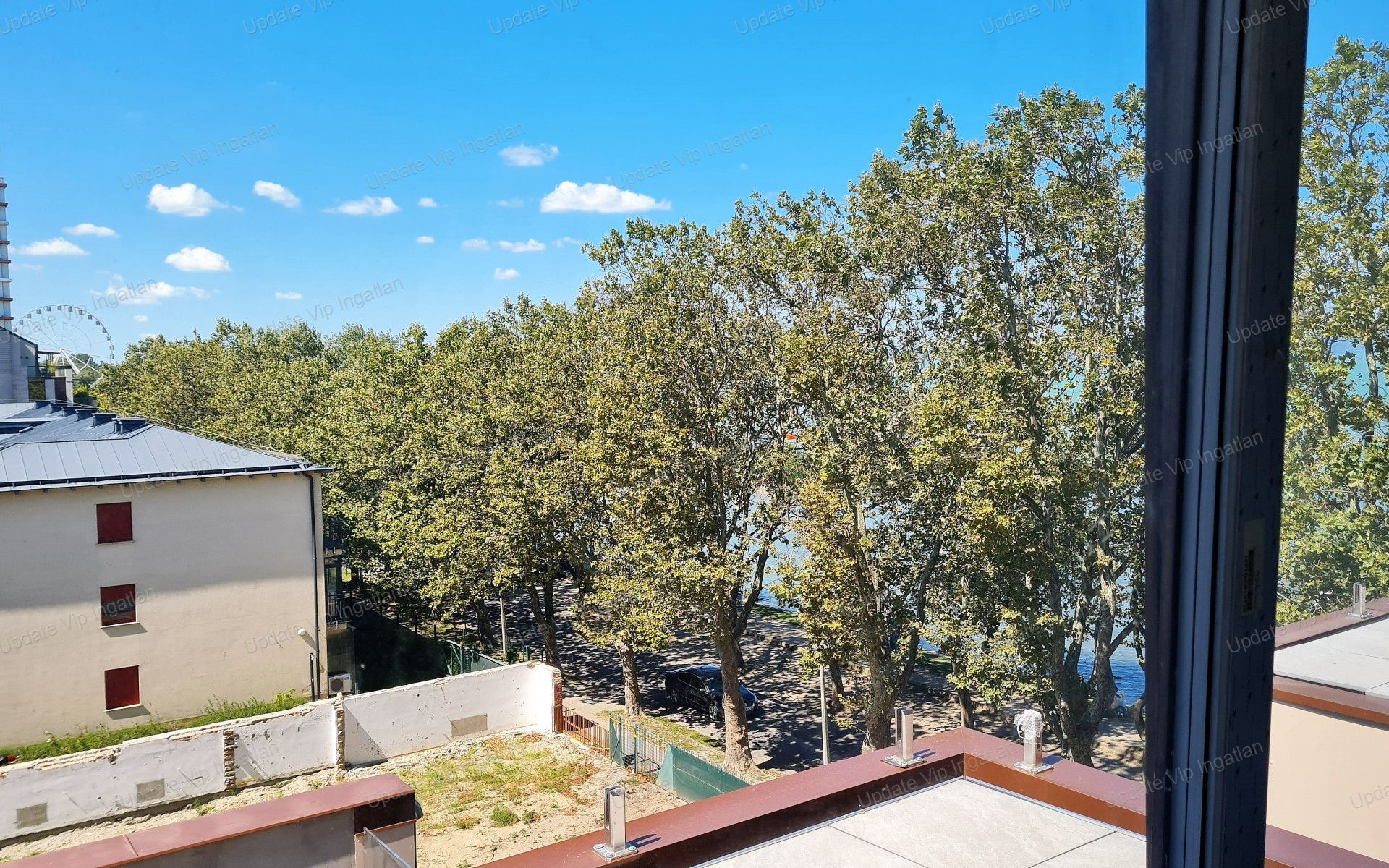 SIÓFOK ARANYPARTON VÍZPARTI, ÚJÉPÍTÉSŰ PANORÁMÁS LAKÁS ELADÓ!
