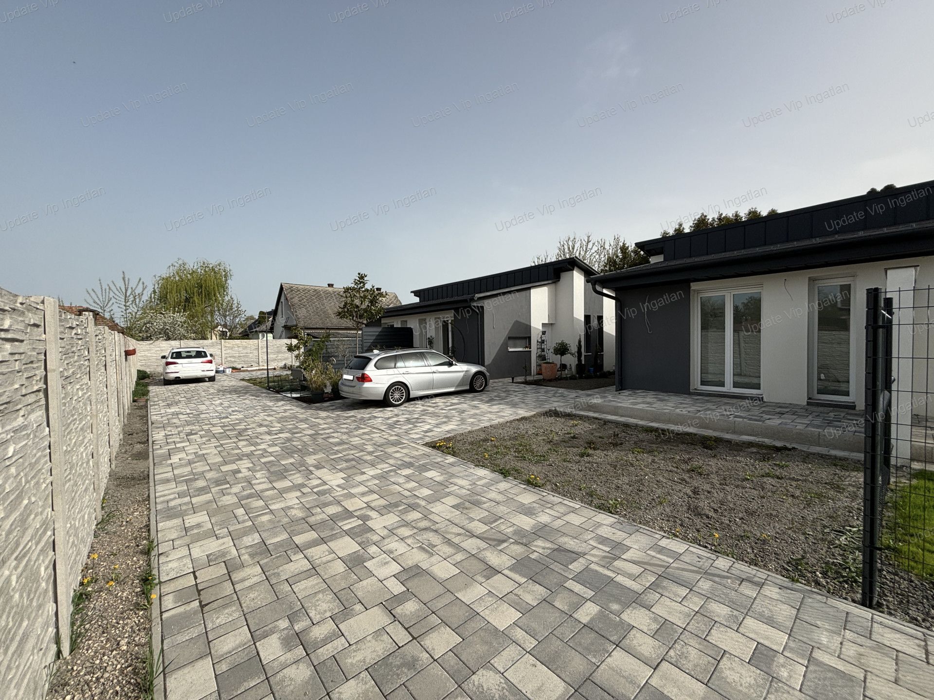SIÓFOKON ÚJ ÉPÍTÉSŰ IKERHÁZFÉL ELADÓ!