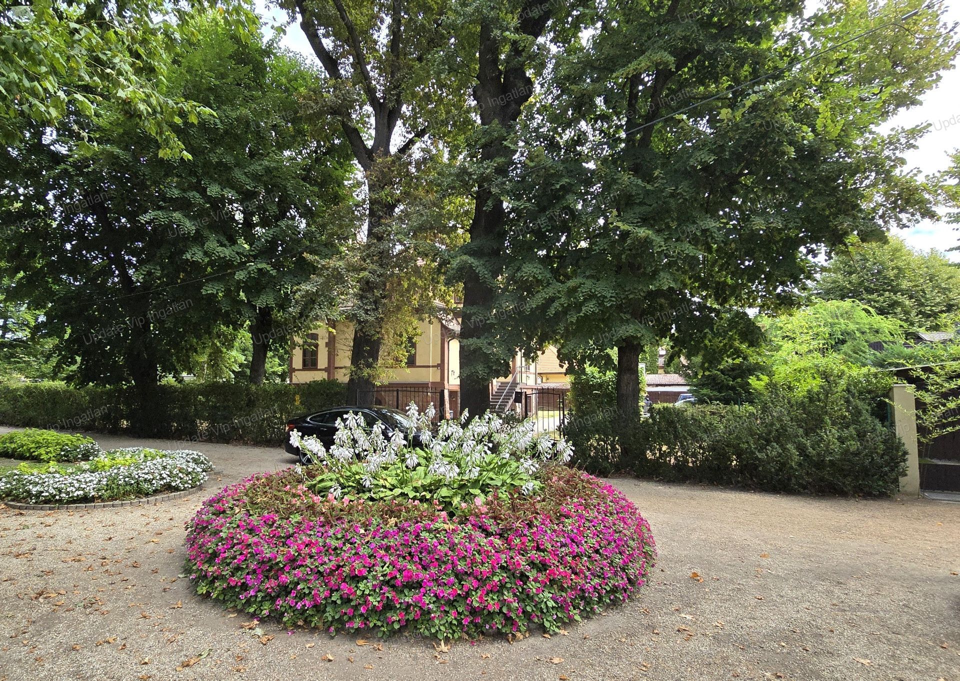 SIÓFOK JÓKAI PARKBAN A SZÁZADFORDULÓ IDEJÉN ÉPÜLT (7 lakásos) VILLA ELADÓ!