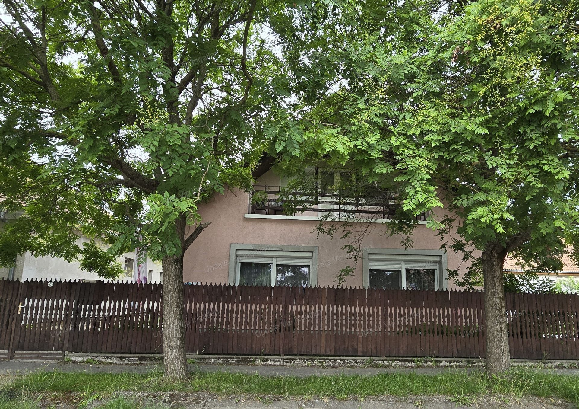 SIÓFOKON, BELVÁROS KÖZELI CSALÁDIHÁZ ELADÓ!