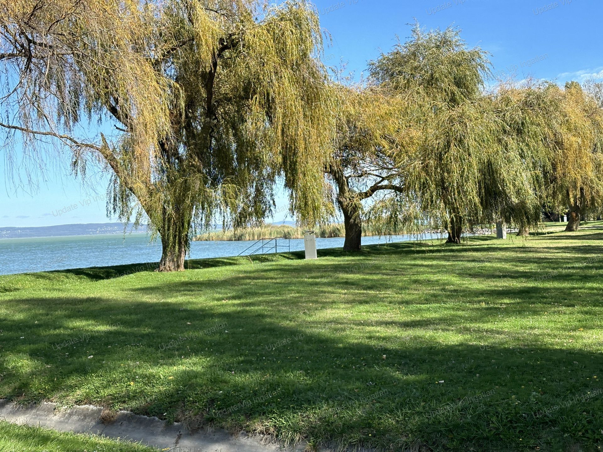 Balatonlellén vízparti utcában eladó új építésű lakások!!