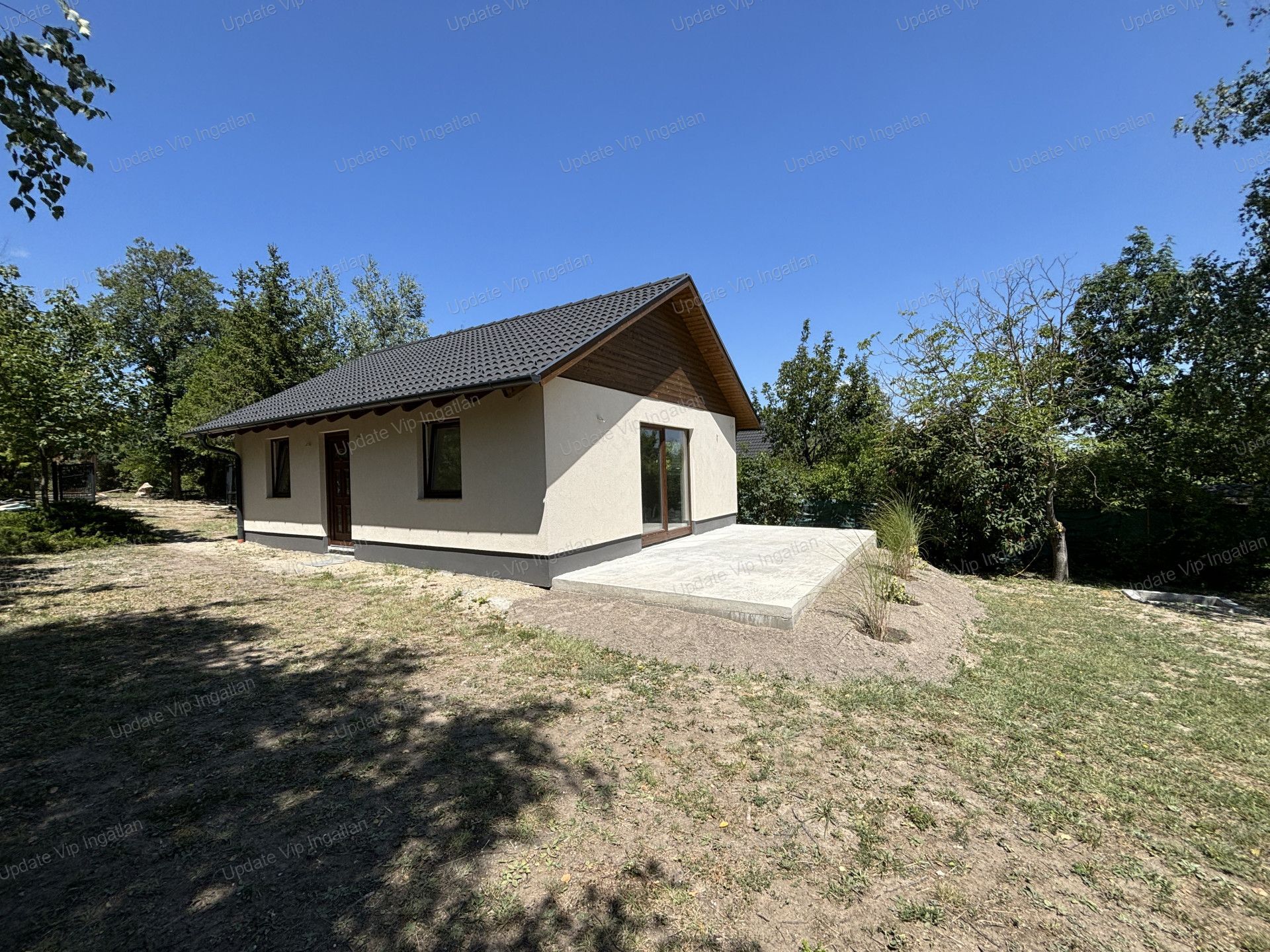 BALATONKENESÉN ÚJ ÉPÍTÉSŰ NYARALÓ ELADÓ!