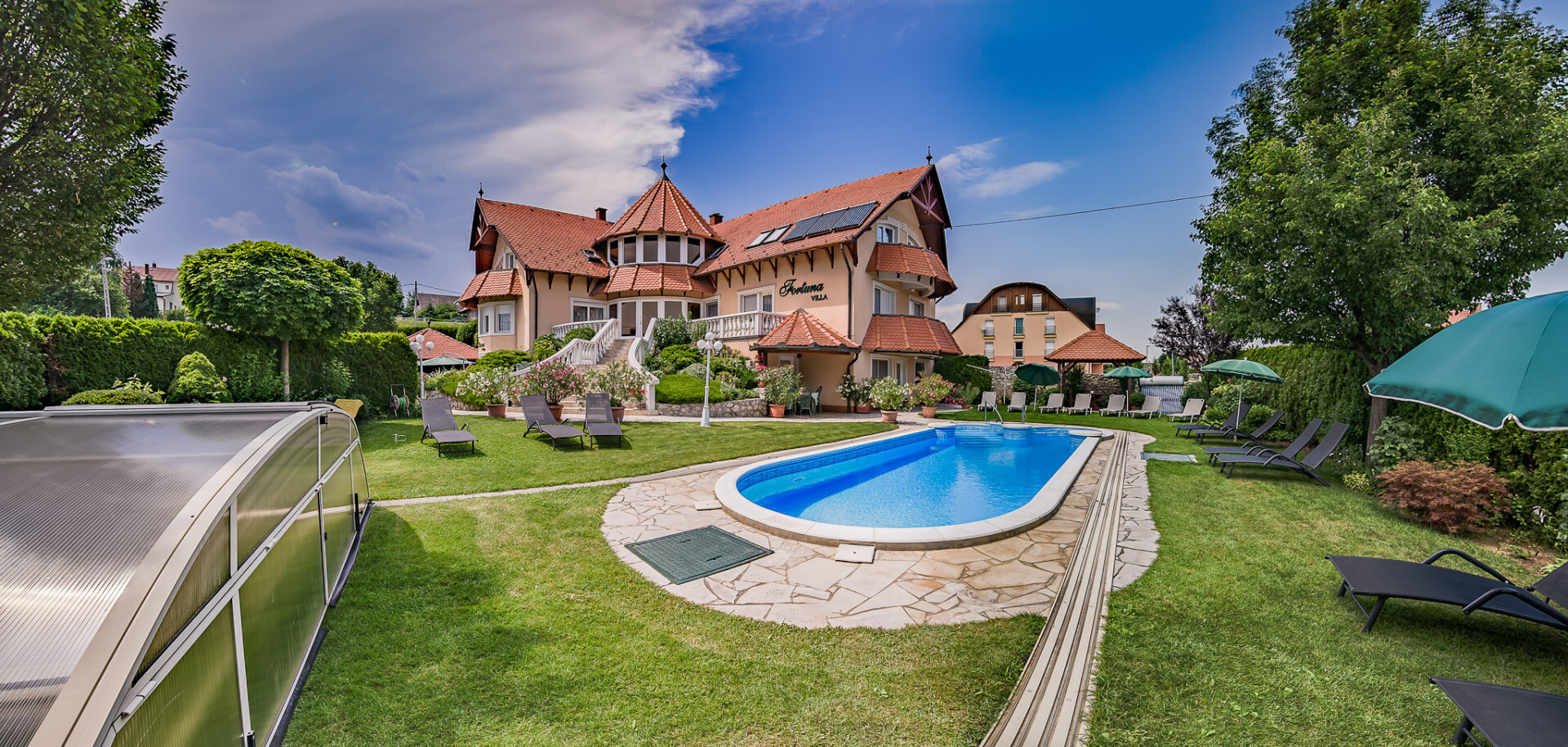 Hévízen eladó egy pazar Villa és egy kitűnő befektetés!