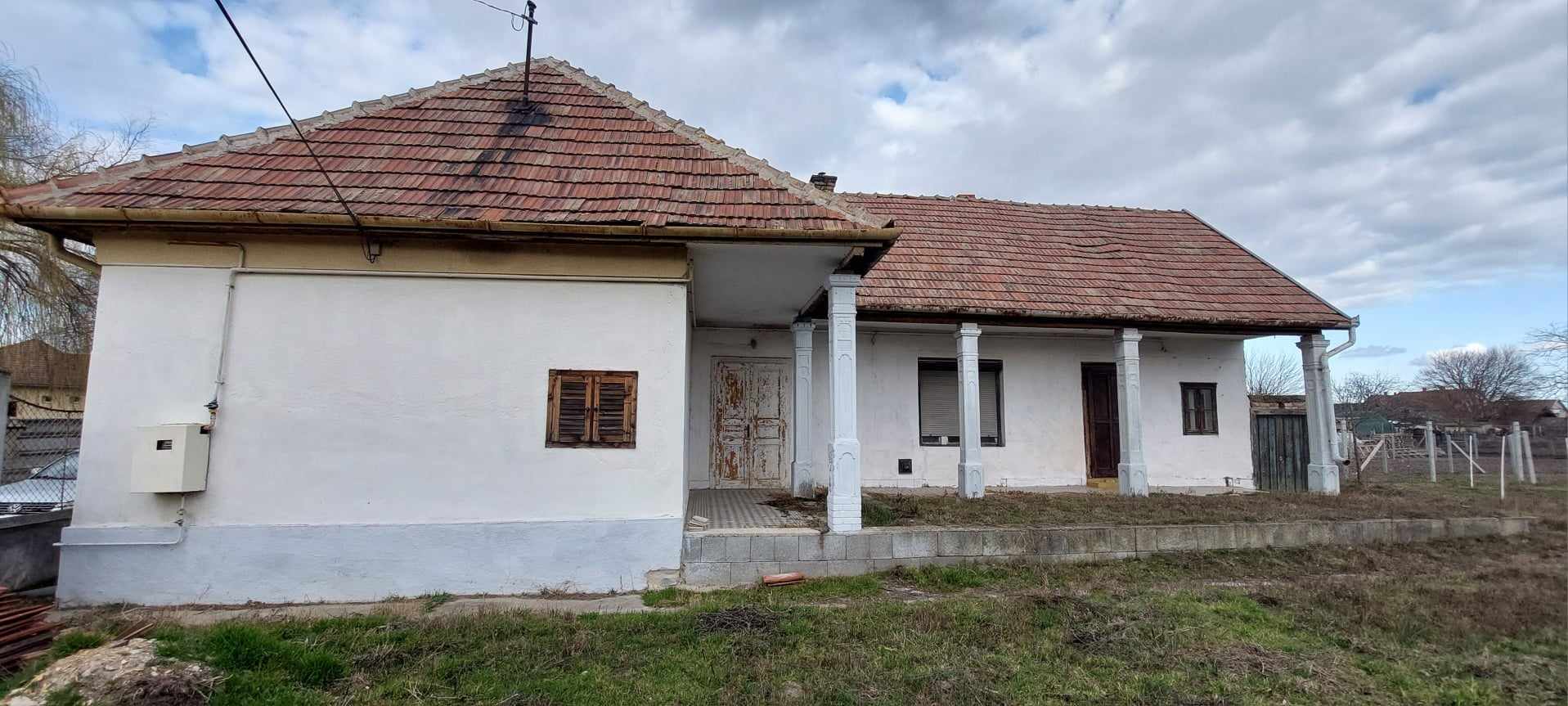 Befektetők, Nagycsaládosok Figyelem! Nagypolgári családi ház eladó.