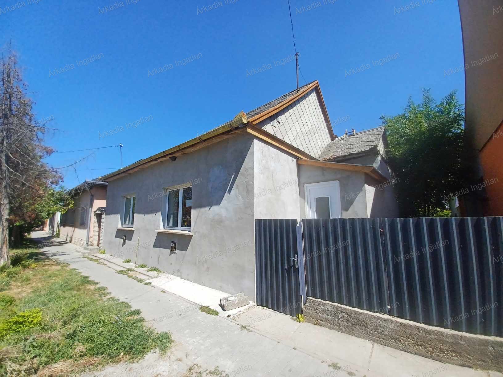 Zagyvarékas fő utcájában eladó felújított ingatlan